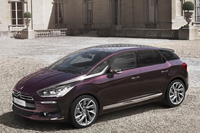 2014年10月に発表された「DS 5」の特別仕様車「Faubourg Addict（フォーブール アディクト）」。35台の限定で発売された。
    