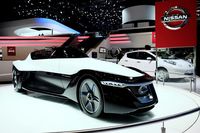 「日産ブレードグライダー」
    