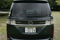 画像をクリックすると、3列目シートがスライドするさまが見られます。