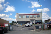 シエナのdrディーラーは三菱との併売。東風小康（ドンファンウェルス）製のトラックもある。