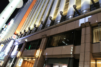 銀座三越の2階、銀座テレサがあった場所を臨む。