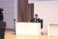 「ワガママな顧客から電話がかかってきた（！）」という場面。
    