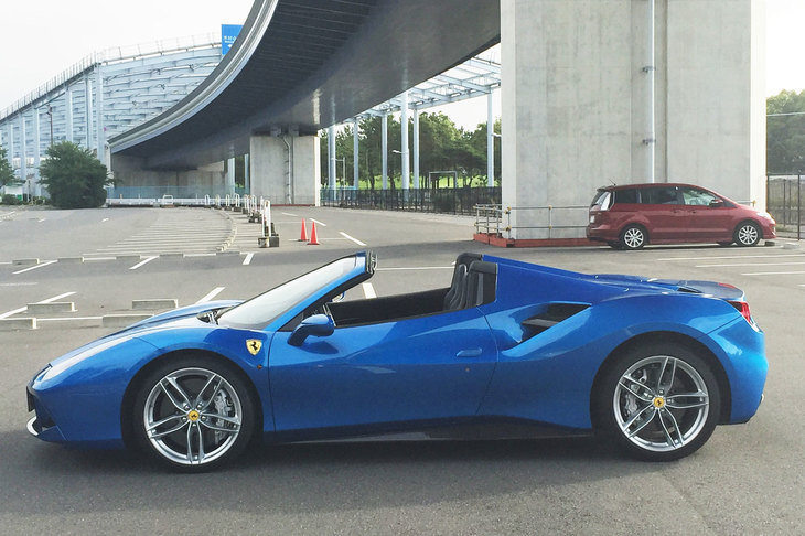「フェラーリ488スパイダー」