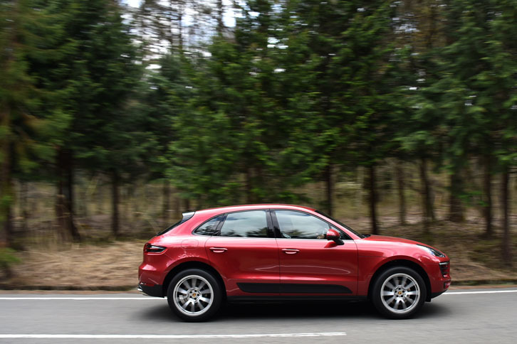 ホイールは18インチが標準となるが、テスト車にはオプションの20インチマカンスポーツデザインホイール（45万4000円）が装着されていた。