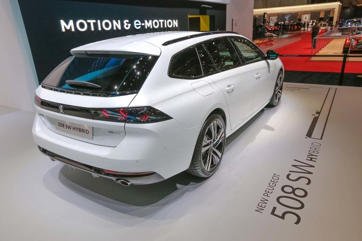 プジョー508SWハイブリッド
