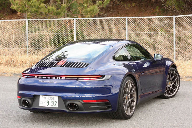 新型「カレラ4S」のリアビュー。