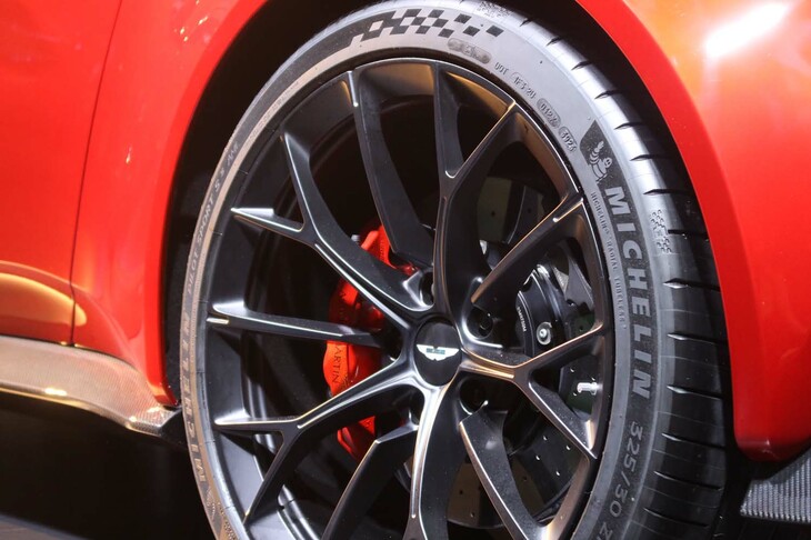 アストンマーティン・ヴァンテージ（リアホイール）