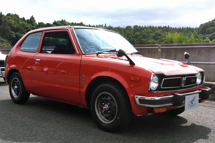 筆者が試乗した初代「ホンダ・シビック1200RS」。エンジンの調子が悪く、関係者の尽力でなんとか試乗が可能になった。