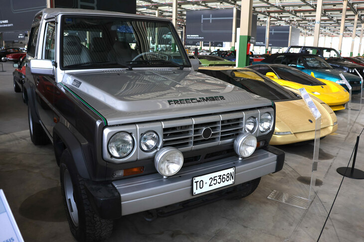 「ベルトーネ・フリークライマー」1990年量産。「ダイハツ・ラガー」をベースに、BMW製直列6気筒ガソリン／ディーゼルエンジンおよび同社製変速機を搭載。内外にベルトーネ流のモディファイを施したもので、約2800台が生産された。当時、フィアットのラインナップにない種類のモデルであったことから、イタリア憲兵隊（カラビニエリ）に一定数が納入された。