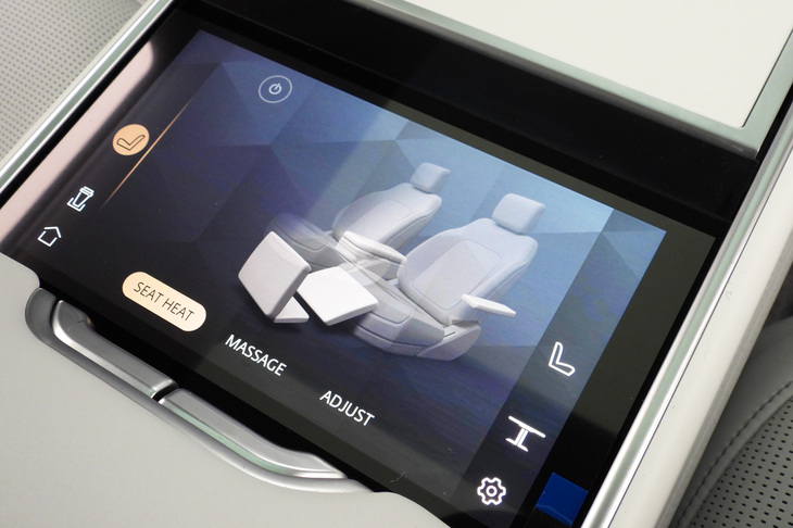 レンジローバーSVビスポーク1858エディション（リアセンターコンソール）