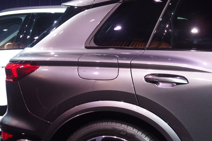 SQ6 e-tron（リアフェンダー）