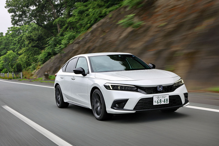 ハイブリッドシステムを搭載した「シビックe：HEV」。新型「シビック タイプR」の説明会は、同車の試乗会とあわせて行われた。