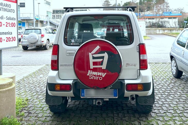 今回は、他国に対するイメージと現実の違いについて考える。これは2012年に150台限定で販売された「スズキ・ジムニー」の特別仕様車「Shiro」。2024年1月。シエナで撮影。