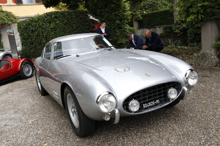 「フェラーリ250GT TDF」（1956年）。当時フェラーリは、豪華・高性能なGTを輸出することにより、経営基盤を手に入れるとともに、レース資金を稼いだ。