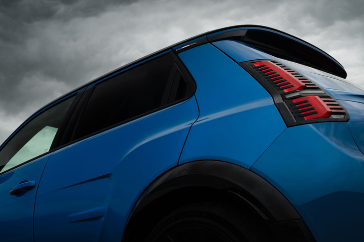 リアドアのオープナーはウィンドウエリアに隠されている。ここは「ルーテシアR.S.」（というかルーテシア）と同じだ。