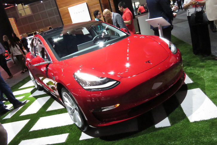 テスラ・モデル3