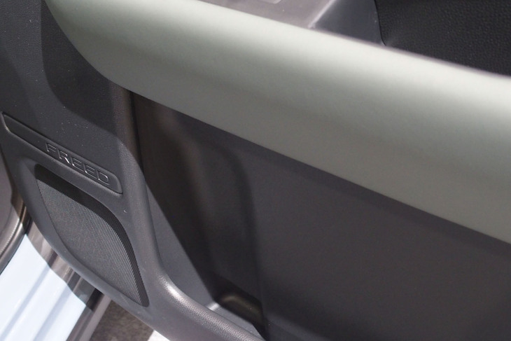 ホンダ・フリード クロスター（ドアポケット）