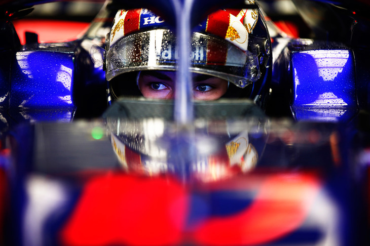 「STR13」のコックピットに収まる、トロロッソのピエール・ガスリー。今日のF1ドライバーに求められる技量は、われわれの理解をはるかに超えている。
