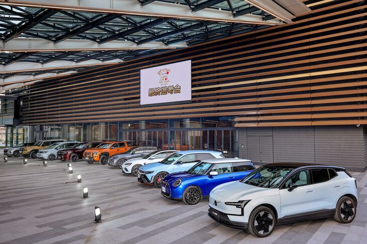 COTYは1980年に始まった自動車の表彰制度だ。その年の最も優れたクルマを選ぶ「日本カー・オブ・ザ・イヤー」に加え、複数の部門賞があり、2024-2025には「インポート・カー・オブ・ザ・イヤー」「デザイン・カー・オブ・ザ・イヤー」「テクノロジー・カー・オブ・ザ・イヤー」、そして「実行委員会特別賞」が選ばれた。