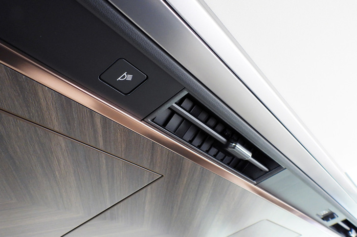 レクサスLM500h“バージョンL”（エアコン吹き出し口）