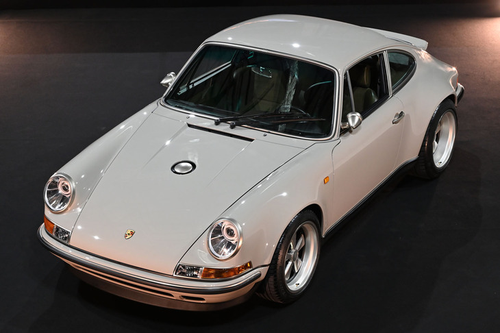 シンガーがレストアした964型「ポルシェ911」。