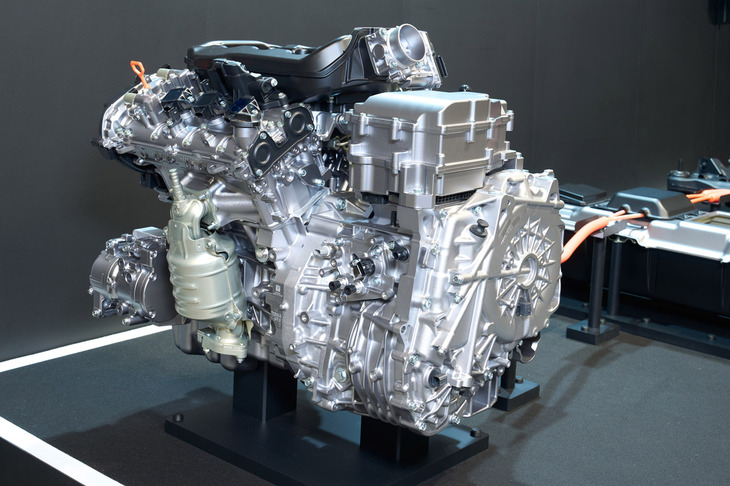 「次世代大型ハイブリッドシステム」には、新開発のV6エンジンを組み合わせる。現在販売している同一セグメントのガソリンエンジン搭載車と比較し、30％以上の燃費向上を目指している。