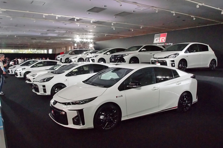 発表会場には、ミニバンやコンパクトハッチバックなど、さまざまなタイプの「GR」シリーズが並べられた。