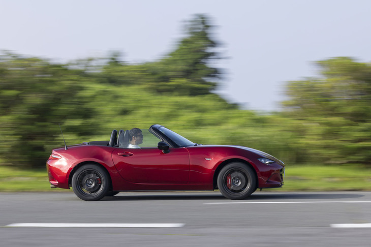 「HS51」よりも接地面積が拡大したほか、接地圧も最適化。快適性と走行性能の進化に加えて、ライフ性能向上にも寄与している。