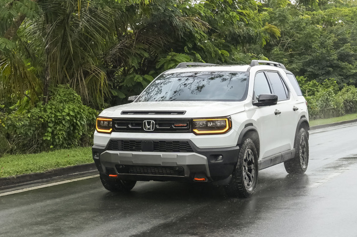 本格的なオフロード性能を持ちながら、オンロードでも快適な走りを提供すると紹介される大型SUV「ホンダ・パスポート」。日本には上級グレードの「トレイルスポーツ エリート」が導入される予定だ。写真は北米仕様。