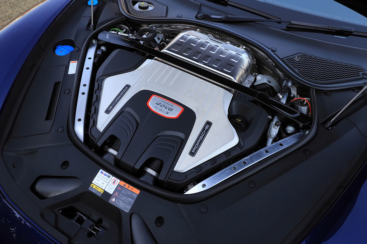 ツッフェンハウゼンで生産される、（アウディ製やフォルクスワーゲン製ではなく）ポルシェ自製の4リッターV8ツインターボエンジン。最高出力630PS、最大トルク820N・mを発生する。