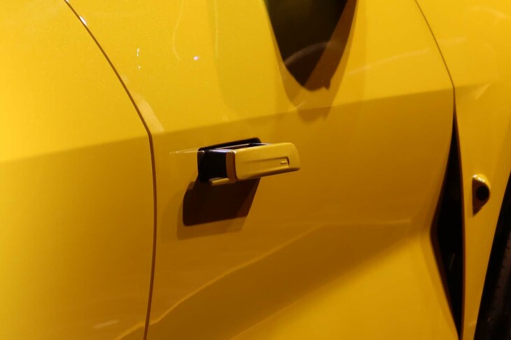 ロータス・エレトレR（ドアハンドル）