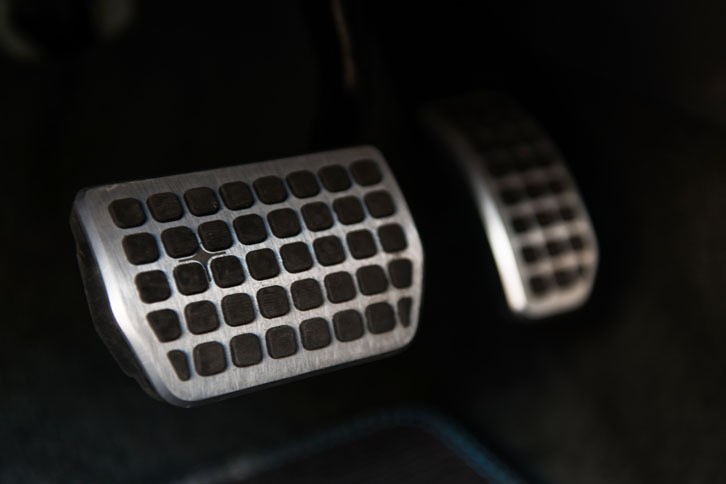 ABペダルは専用のスポーツタイプに。