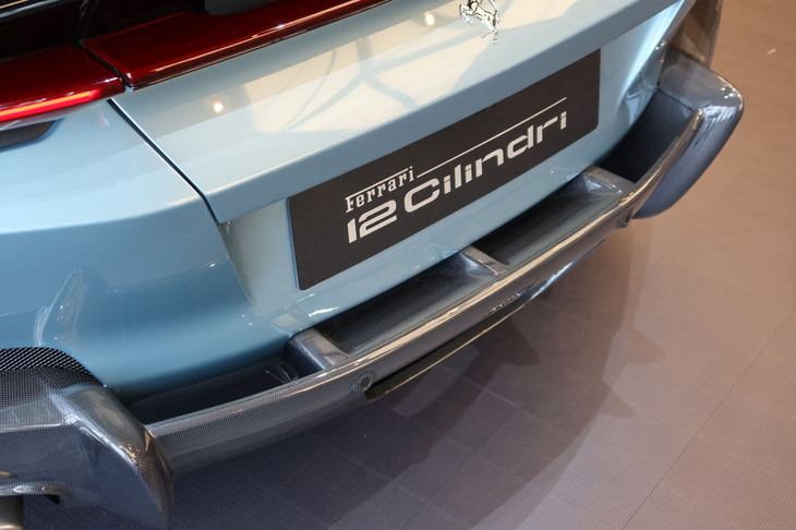 フェラーリ12チリンドリ（リアバンパー周辺）