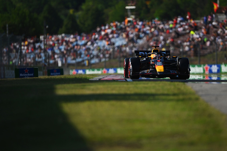 2024年の第14戦ベルギーGP終了時点で、フェルスタッペン（写真）が7勝、277点を獲得しチャンピオンシップ首位を堅持。ランキング2位のランド・ノリスに78点もの差をつけているが、6月の第10戦スペインGP以来、4レースも優勝から遠ざかっており、昨季経験することのなかった苦しい状況でサマーブレイクを迎えた。（Photo=Getty Images / Red Bull Content Pool）