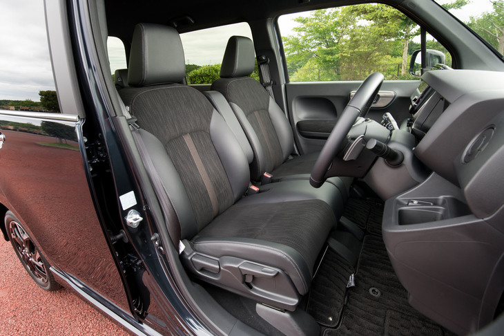 ホンダN-WGNカスタム L・ターボ Honda SENSING（フロントシート）