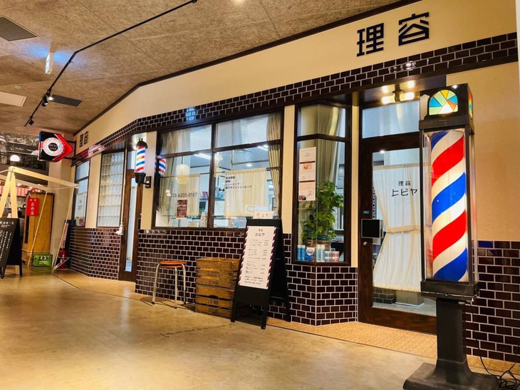 「レクサス充電ステーション」においては、充電の待ち時間をポジティブに感じてもらえるよう、カフェやワークスペース、理容室（写真）など、さまざまなサービスが優待価格で提供される。