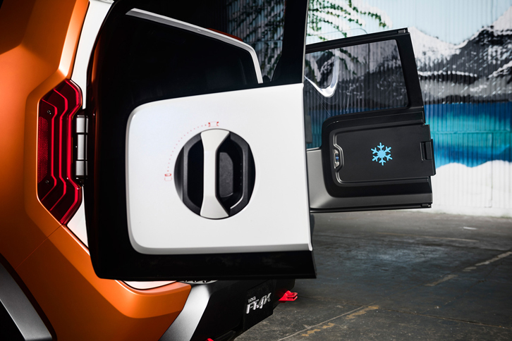 トヨタFT-4X（横開きにしたバックドア）