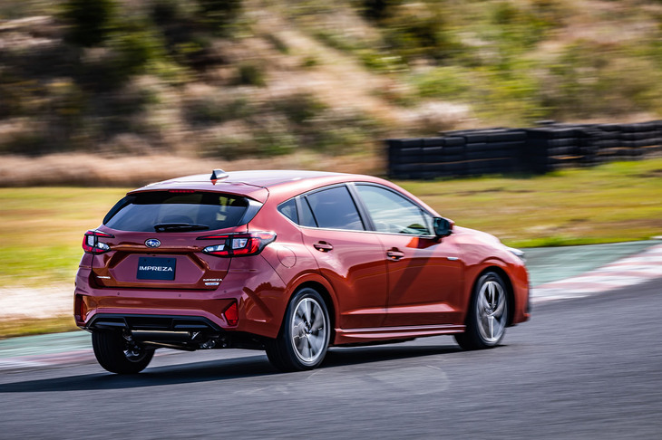 スバル・インプレッサ（クローズドコースでの走行シーン）