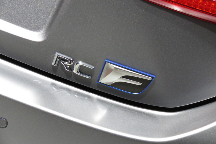 “F”シリーズの誕生10周年を祝う「レクサスRC F」の特別仕様車（エクステリア）。