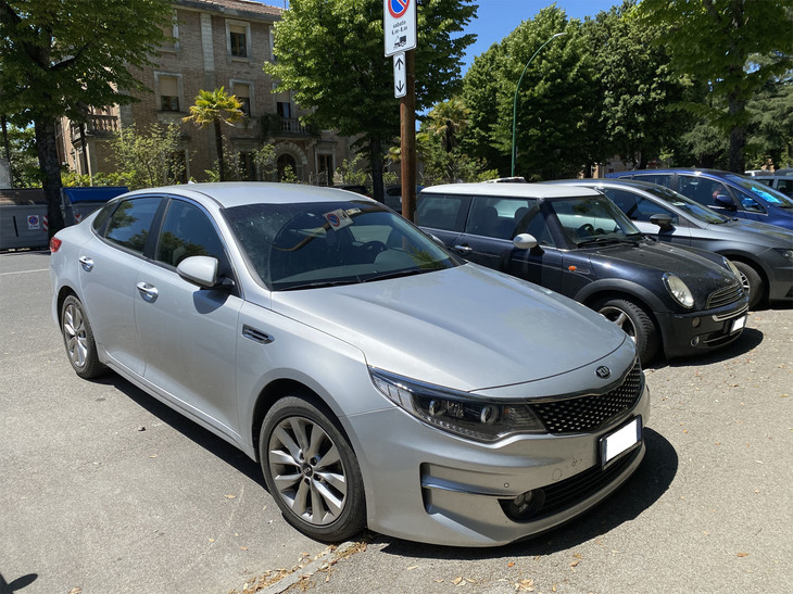 2018年まで生産された4代目「キア・オプティマ」。2021年6月撮影。