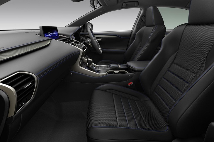 「NX“クール＆ブライト”」のインテリア。