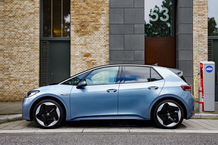 2035年に新車で販売される乗用車と小型商用車を、すべてゼロエミッション車にするという政策を発表したEU。これが実現すれば、実質的にEU域内では、BEVかFCVしか販売できなくなる。