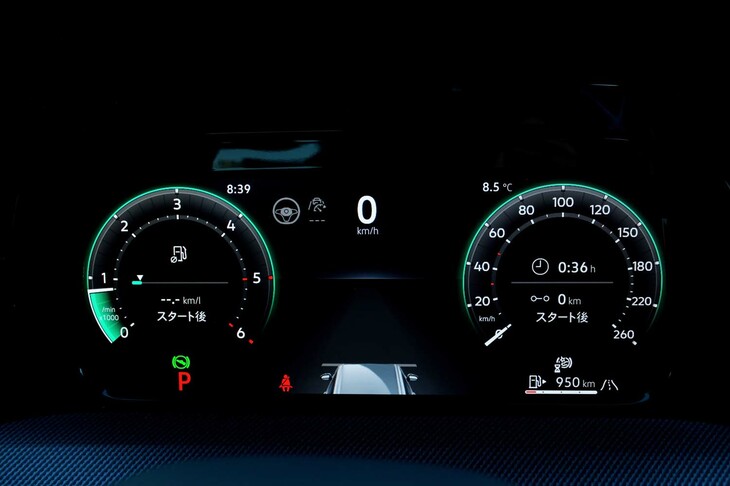 メーターパネルにはフル液晶の「デジタルコックピットプロ」を採用。多彩な表示内容が特徴で、画面全体にナビ画面を大写しにすることも可能だ。また、これとは別にヘッドアップディスプレイもオプションで用意される（「TDIアクティブアドバンス」のみ標準装備）。