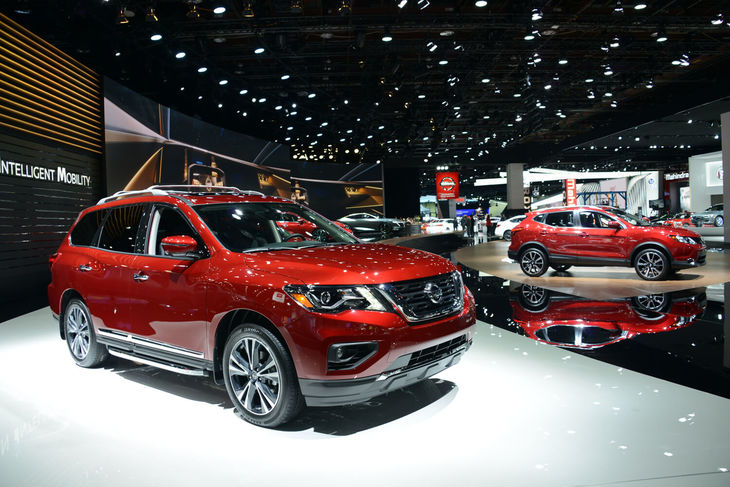 日産ブースの様子（手前は「日産パスファインダー」）。