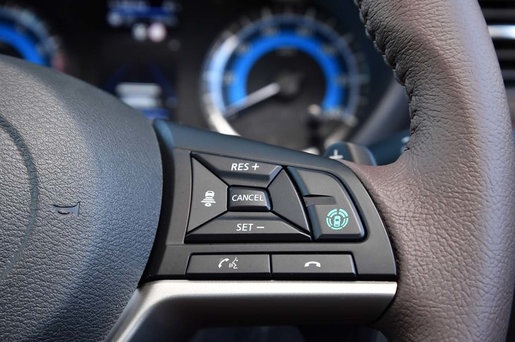 運転支援装備「MI-PILOT」の操作スイッチはステアリングスポーク上にレイアウトされる。