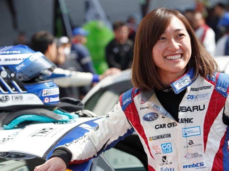 今大会、私個人としてはレースで戦える自信があったので、とても悔しい思いです。ここまでクルマを仕上げてくださったチーム、ディーラーメカニックさんたち、そしていつも応援してくださっている皆さん、そして『webCG』をご覧いただいている皆さんにこのような形でのご報告となり、本当に申し訳ない気持ちでいっぱいです。次戦のSUGO大会は5月18日～19日と目の前に迫っているので気持ちを切り替え、次こそは「BRZ」89号車で目立ちにいきたいと思います。引き続き応援お願いします！