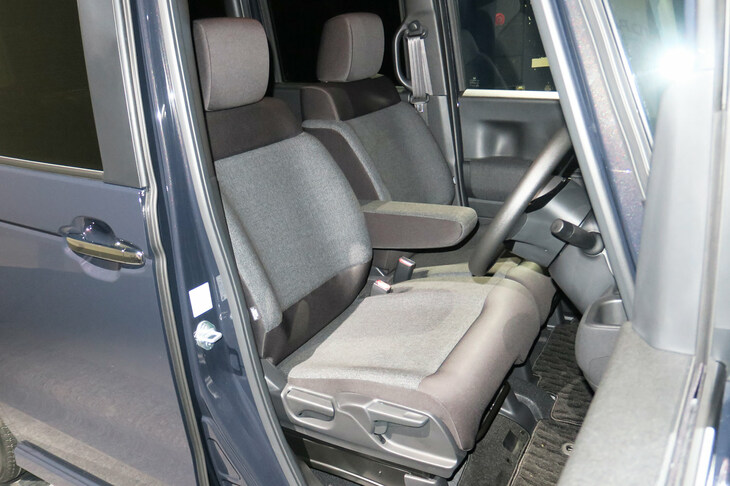 ホンダN-BOXカスタム（フロントシート）