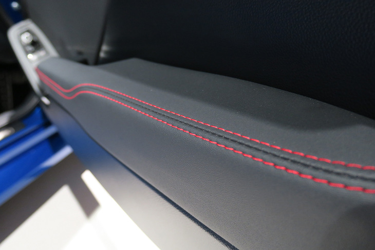 スバルBRZ（ステッチ）