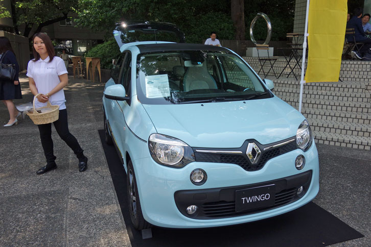 昨年に引き続き、今年もルノー・ジャポンがイベントに協賛し、「トゥインゴ」を展示していた。ブースでアンケートに回答するとプレゼントがもらえる。
