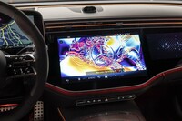 車内にデジタルアートを積極的に採り入れるという方針は、すでにBMWなども取り組んでいる。